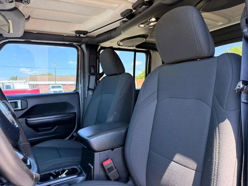 Used 2020 Jeep Gladiator Sport w/ Quick Order Package 24S AWD/4WD image 16