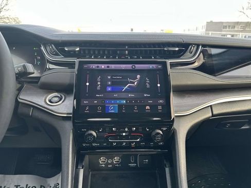 Used 2022 Jeep Grand Cherokee Limited 4xe w/ Luxury Tech Group II image 40