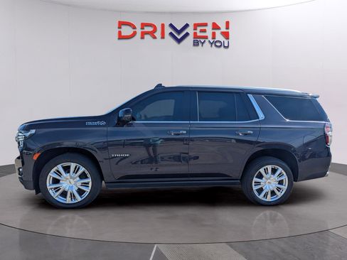 Used 2022 Chevrolet Tahoe High Country image 2