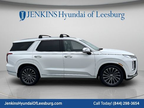Used 2023 Hyundai Palisade Calligraphy w/ Winter Package AWD/4WD image 3