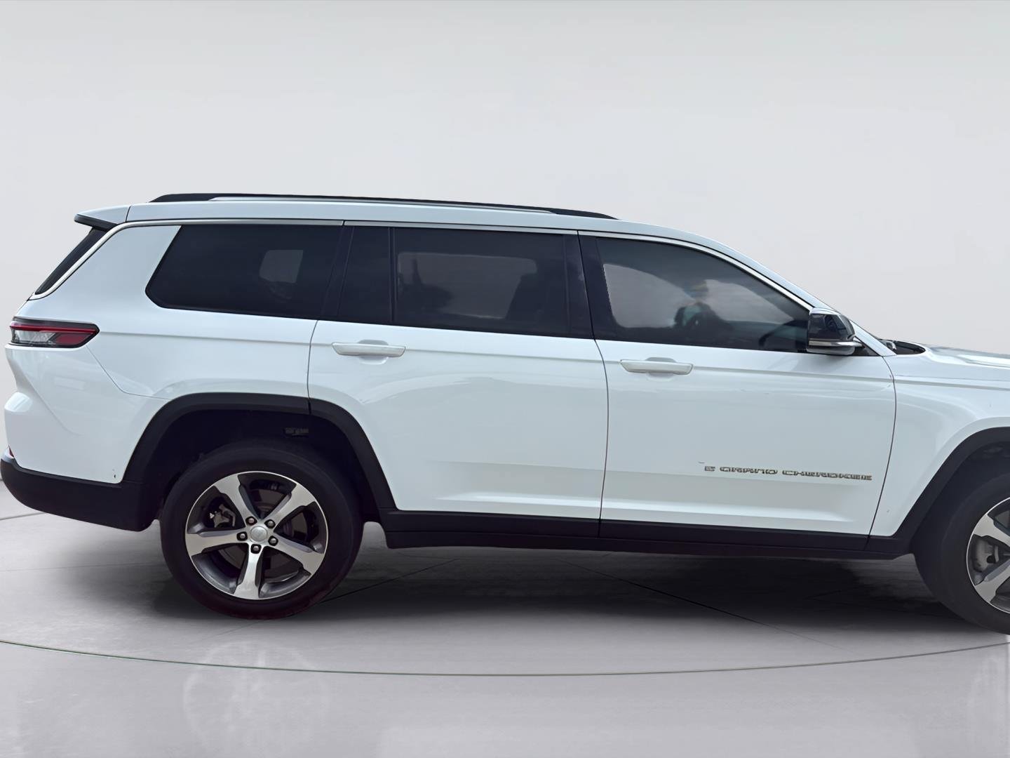 Used 2023 Jeep Grand Cherokee L Limited RWD image 4