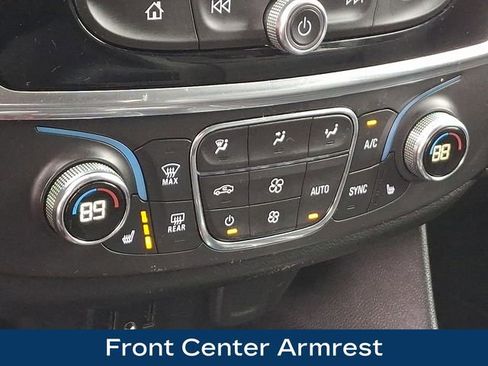 Used 2021 Chevrolet Traverse LT image 20