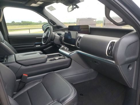 Used 2025 Ford Expedition Max Platinum w/ Stealth Performance Package AWD/4WD image 19