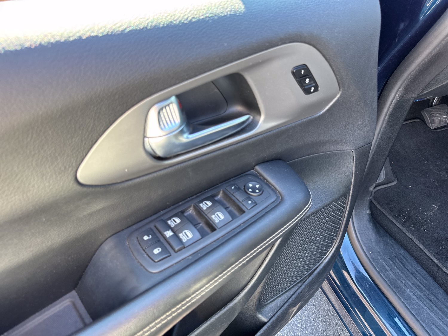 Used 2025 Chrysler Pacifica Select FWD image 11