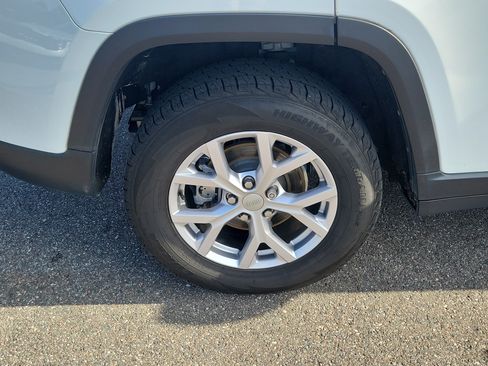 Used 2022 Jeep Grand Cherokee Limited AWD/4WD image 40