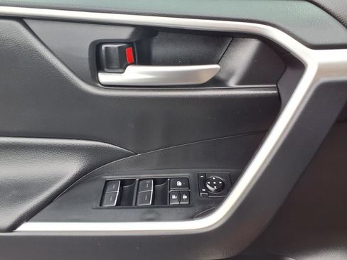 Used 2025 Toyota RAV4 XLE FWD image 17