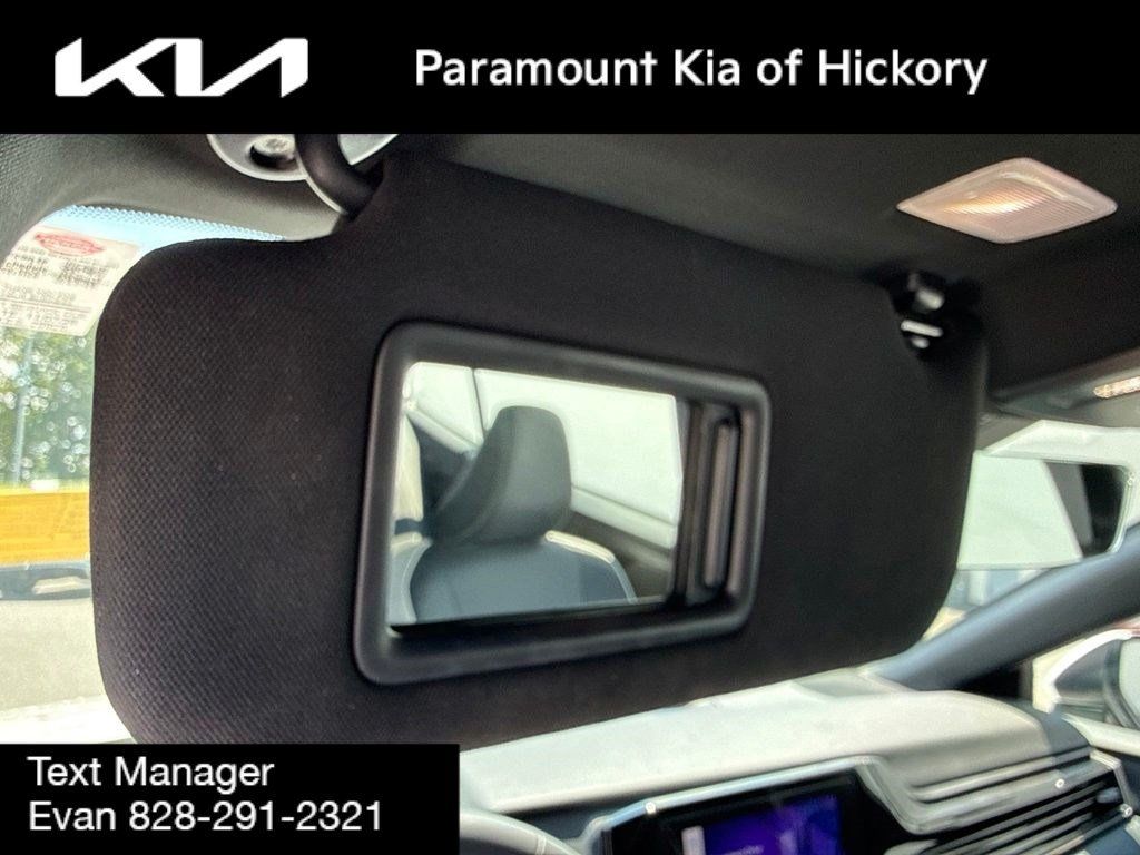 Used 2025 Toyota Camry SE FWD image 30