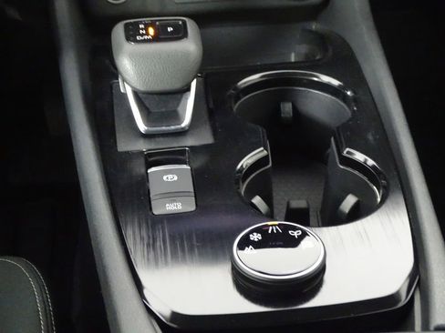 Used 2023 Nissan Rogue SV image 21