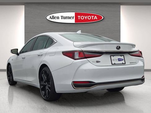 Used 2024 Lexus ES 300h F Sport image 8