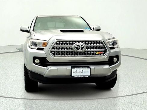 Used 2016 Toyota Tacoma TRD Sport w/ Towing Package AWD/4WD image 2