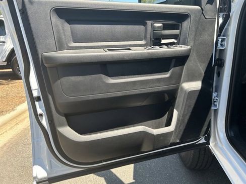 Used 2024 RAM 2500 Tradesman w/ Chrome Appearance Group image 16