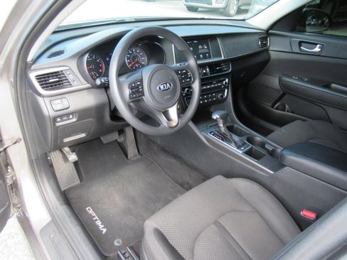 Used 2018 Kia Optima LX w/ 17" Alloy Wheels Package FWD image 17