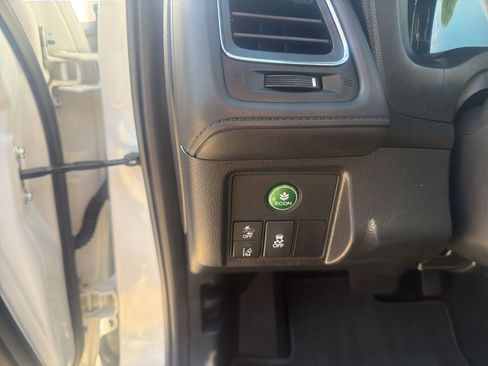 Used 2021 Honda HR-V EX image 12