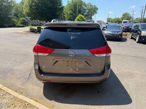 Used 2011 Toyota Sienna LE FWD image 6