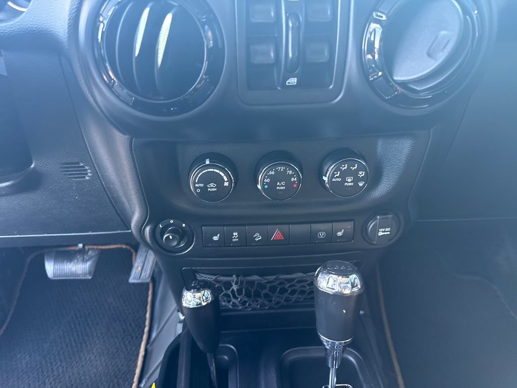 Used 2014 Jeep Wrangler Unlimited Sahara AWD/4WD image 23