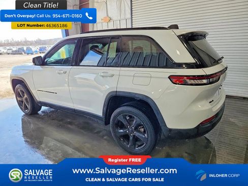 Used 2023 Jeep Grand Cherokee Altitude AWD/4WD image 3