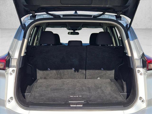 Used 2024 Nissan Rogue S FWD image 6