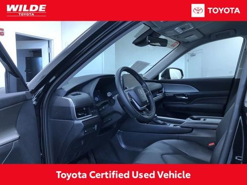 Certified 2025 Toyota Grand Highlander AWD image 2