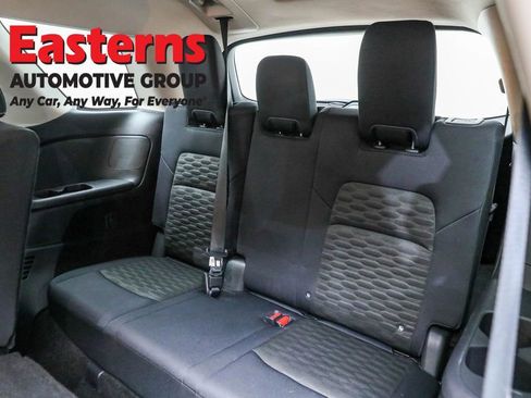 Used 2024 Nissan Pathfinder S image 25