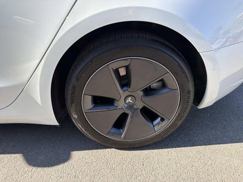 Used 2023 Tesla Model 3 Standard Range image 8