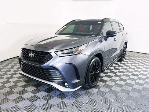 Used 2023 Toyota Highlander XSE FWD image 7