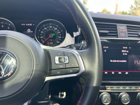 Used 2019 Volkswagen GTI SE image 18