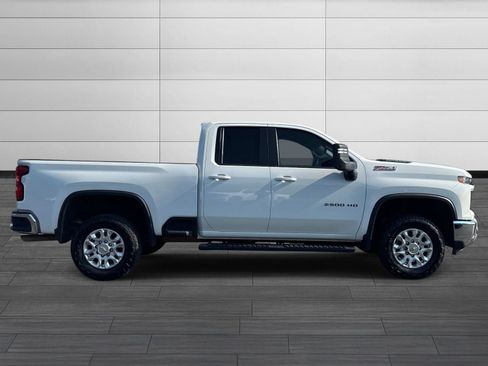 Used 2024 Chevrolet Silverado 2500 LT AWD/4WD image 3