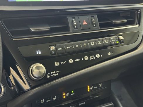 Used 2022 Lexus ES 300h F Sport image 39