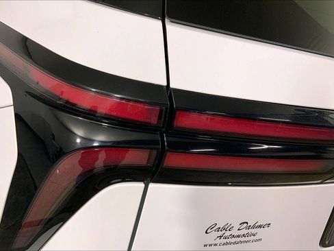 Used 2024 Chevrolet Traverse LT image 28