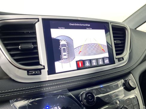 New 2026 Chrysler Pacifica Select AWD/4WD image 3