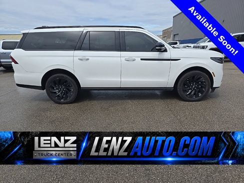 Used 2025 Lincoln Navigator L Reserve w/ Jet Appearance Package AWD/4WD image 1