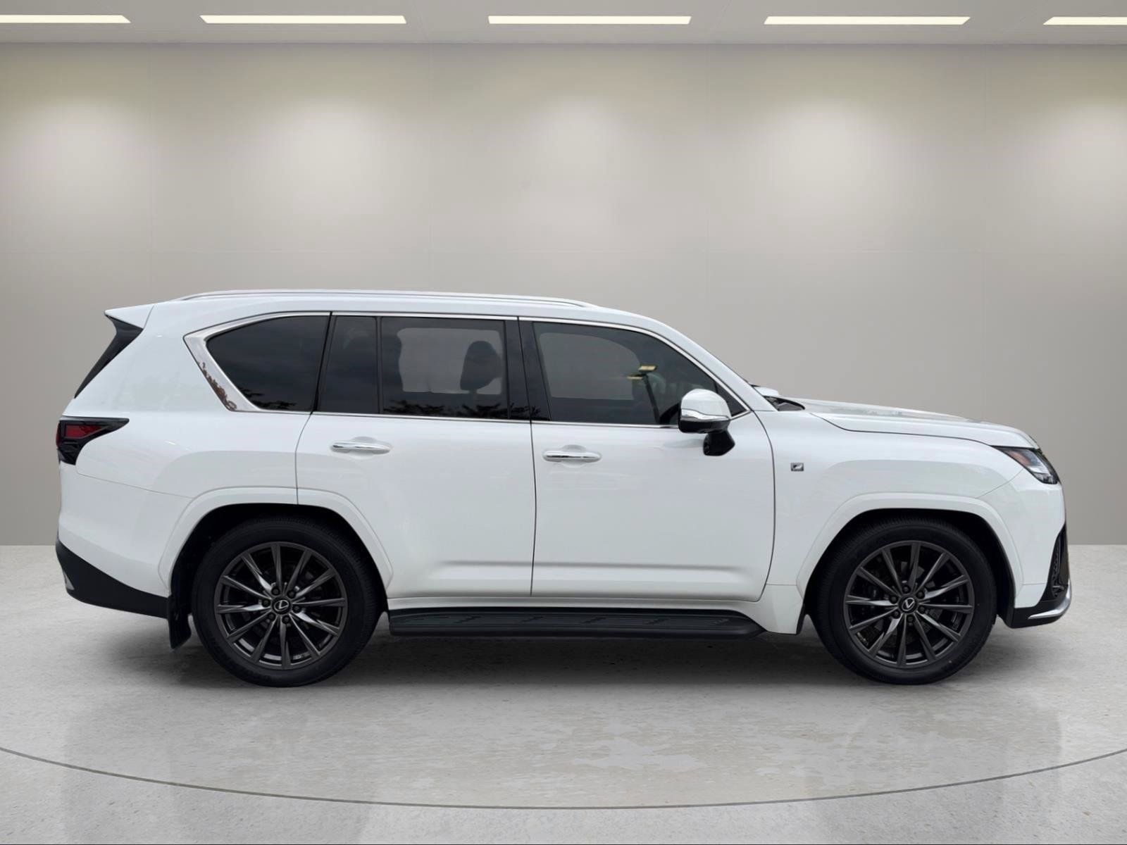 Used 2023 Lexus LX 600 F Sport w/ Accessory Package (Z1) AWD/4WD image 9