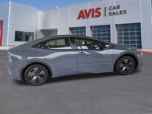 Used 2025 Toyota Prius LE image 7