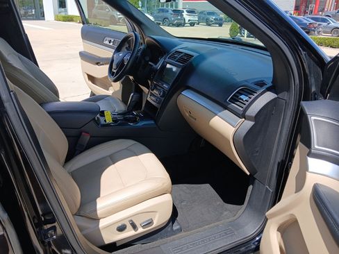 Used 2017 Ford Explorer XLT w/ Equipment Group 202A FWD image 26