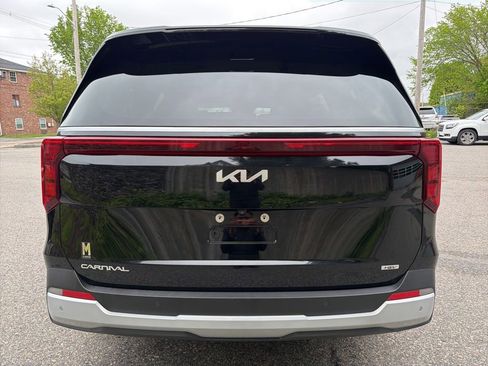 Certified 2025 Kia Carnival EX FWD image 5