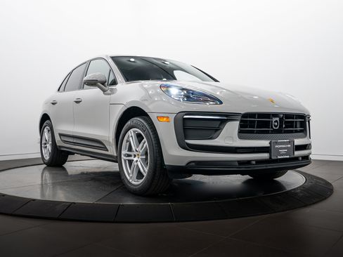 Certified 2026 Porsche Macan AWD/4WD image 9