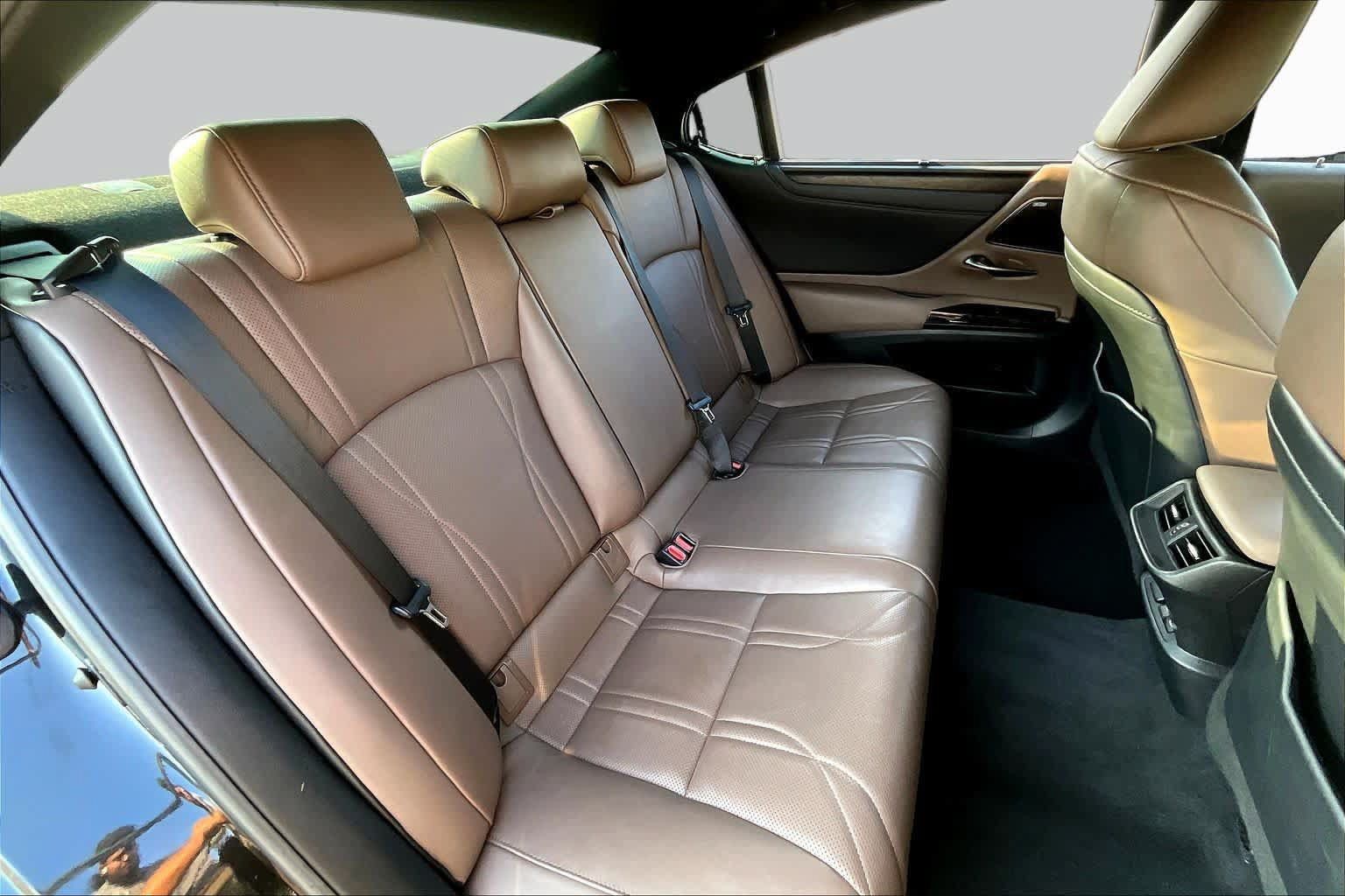 Used 2024 Lexus ES 350 Ultra Luxury w/ Accessory Package (Z2) FWD image 17