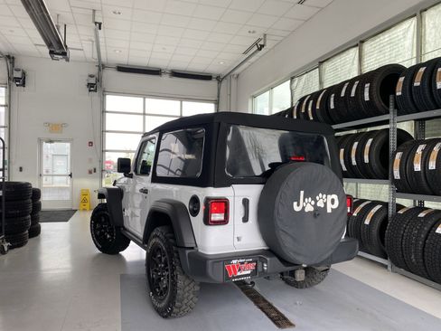 Used 2022 Jeep Wrangler Willys image 3