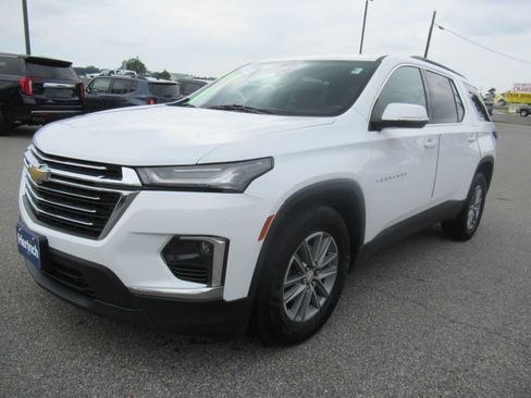 Used 2022 Chevrolet Traverse LT w/ LPO, Floor Liner Package AWD/4WD image 1