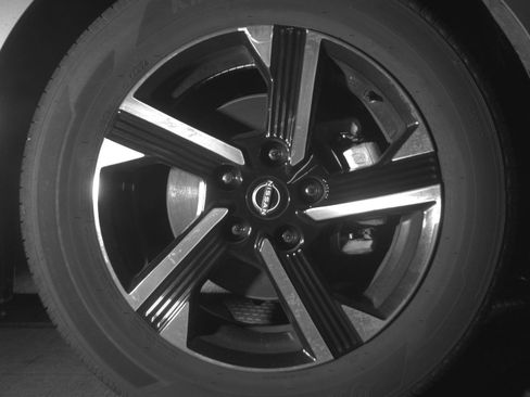 Used 2025 Nissan Sentra SV FWD image 16