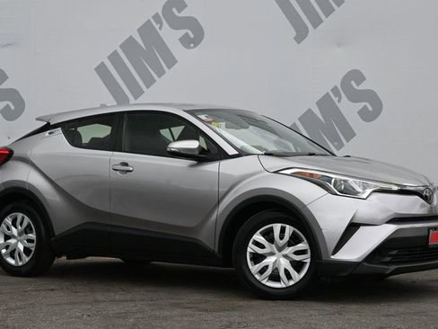 Used 2019 Toyota C-HR LE image 3