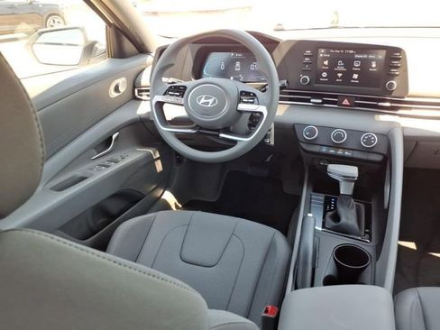New 2026 Hyundai Elantra SE FWD image 4