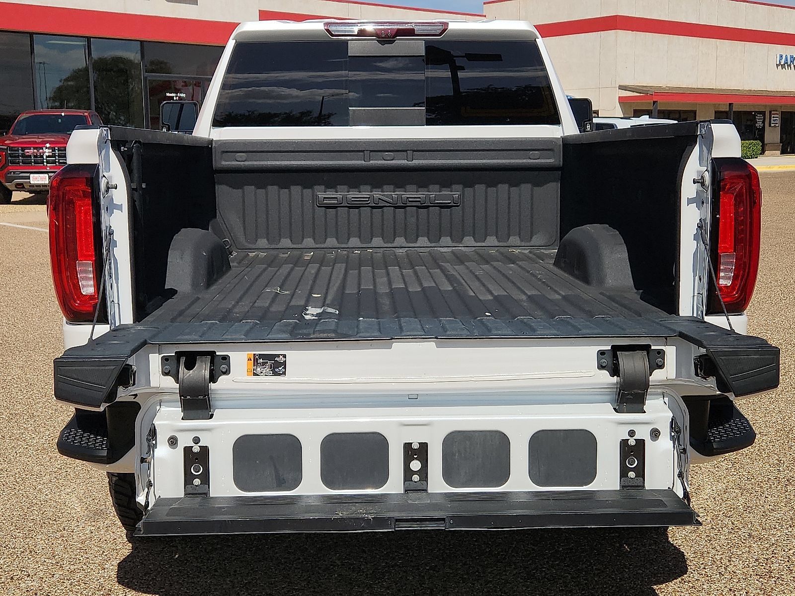 Used 2022 GMC Sierra 2500 Denali w/ Denali Ultimate Package AWD/4WD image 10