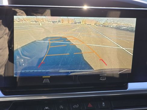 Used 2022 Chevrolet Silverado 1500 LT image 4