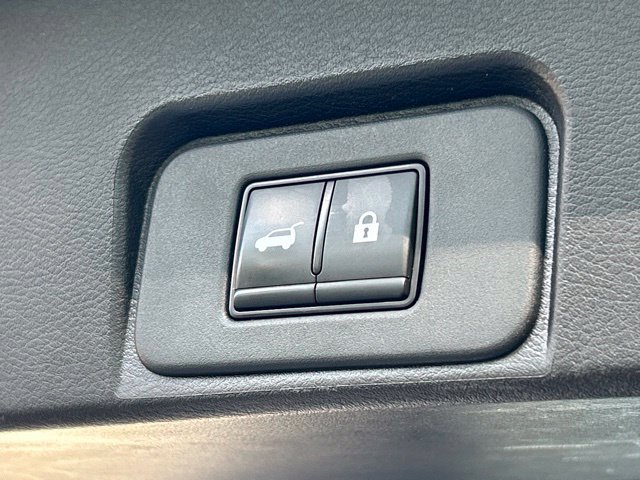 Used 2025 Nissan Rogue SV AWD/4WD image 30