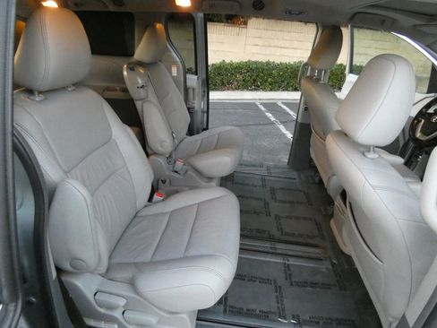 Used 2015 Toyota Sienna XLE image 35