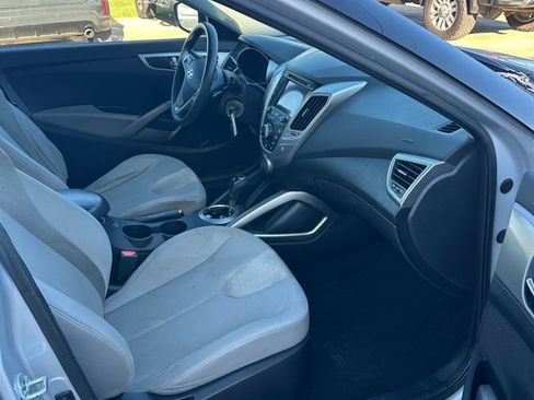 Used 2012 Hyundai Veloster image 12