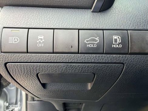 Used 2024 Toyota Camry XLE FWD image 33