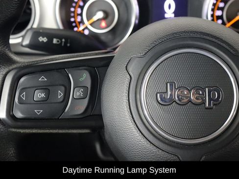 Used 2022 Jeep Gladiator Sport AWD/4WD image 8