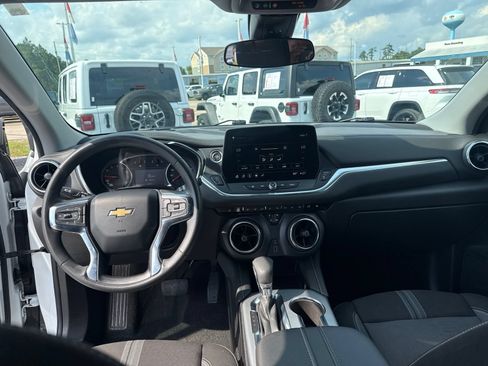 Used 2025 Chevrolet Blazer LT FWD image 14